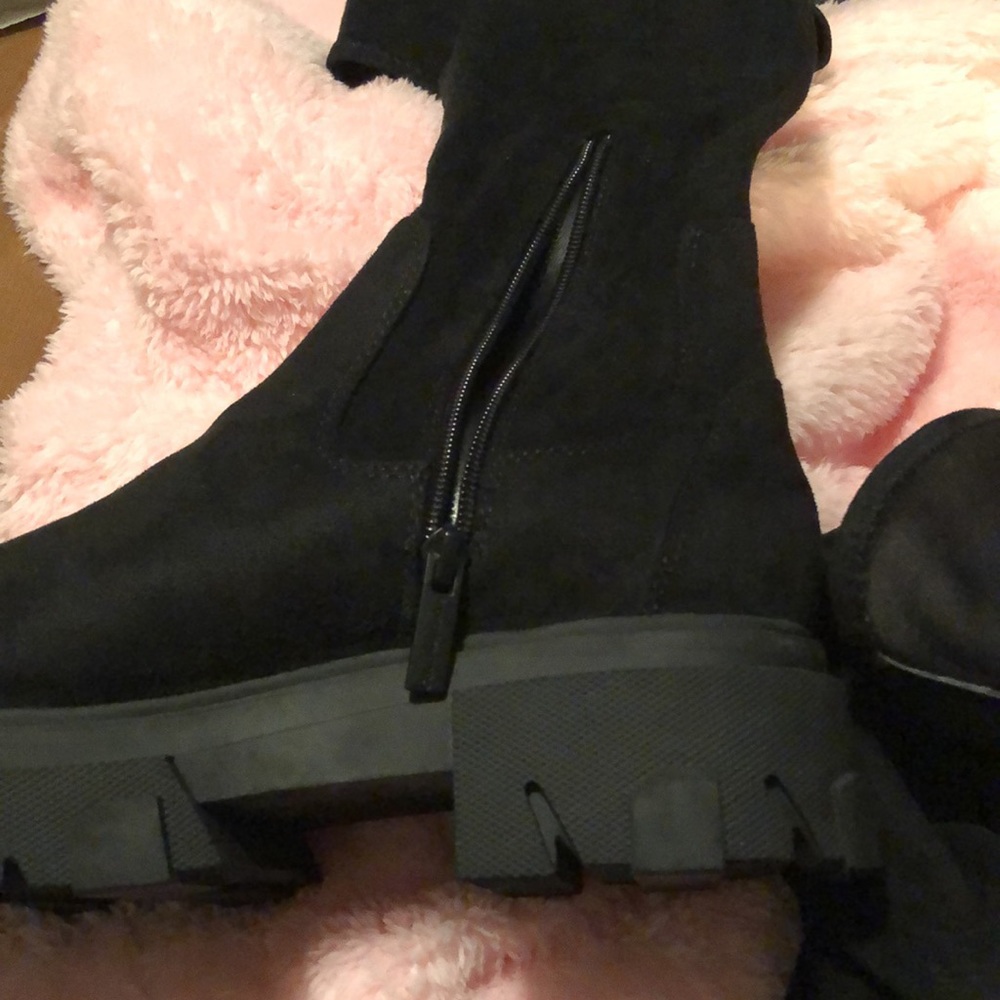 Calvin Klein Linnie 2 Black suede Boot size 9 new without box never used - Picture 8 of 8